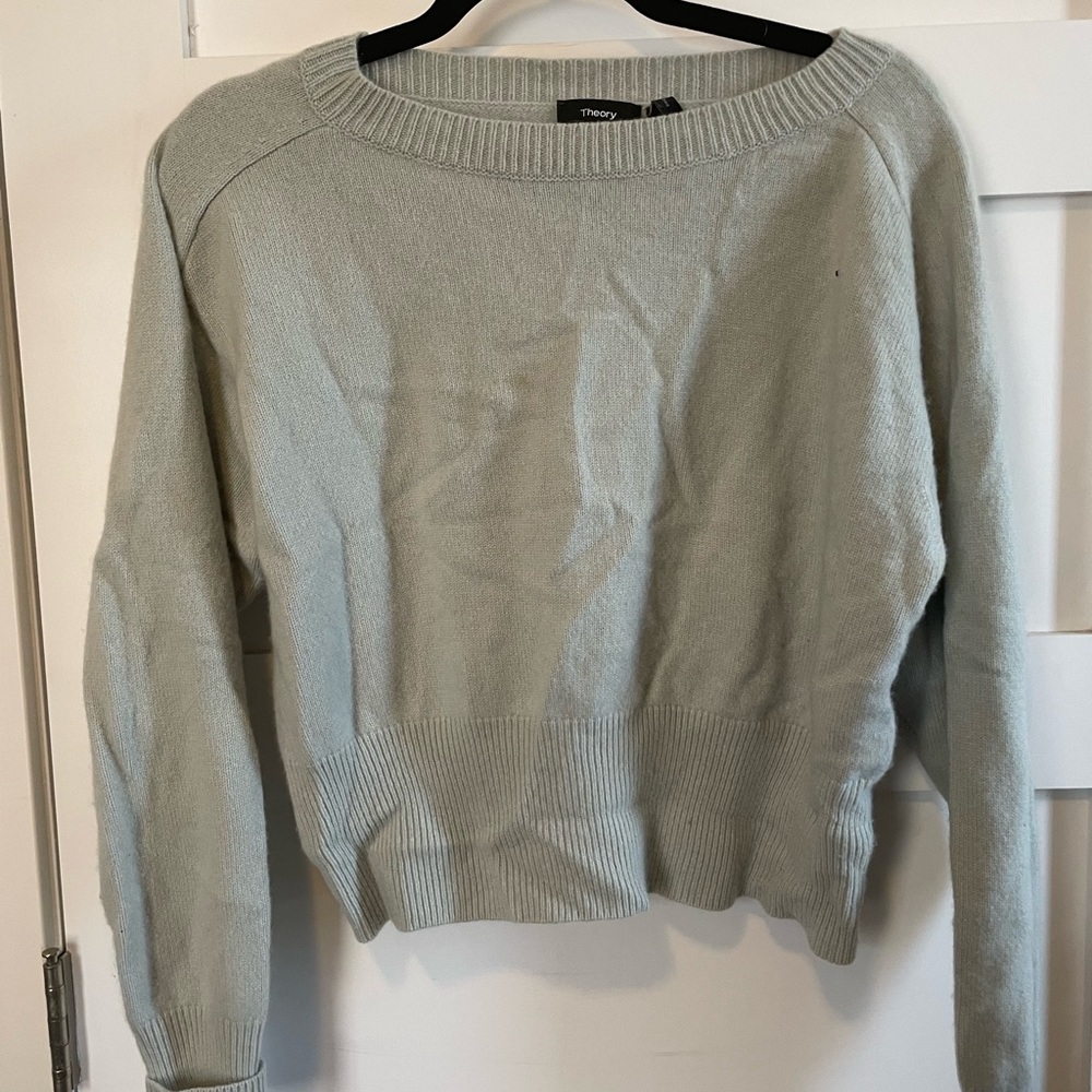 Theory Women's Light Gray Crew Neck Cashmere Sweater